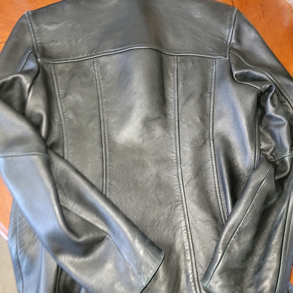 leather jacket - Picture 4 of 12